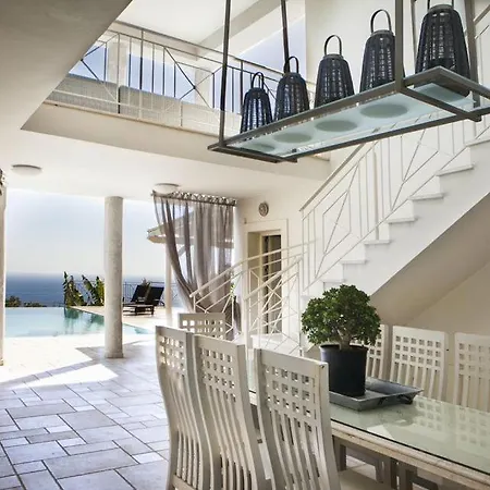 ヴィラ Unique Kefalonia Villa Zeus Temple Sea Views Lourdas